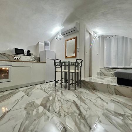 Cave House Apartment مينتون المظهر الخارجي الصورة