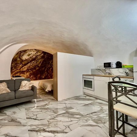 Cave House Apartment مينتون المظهر الخارجي الصورة