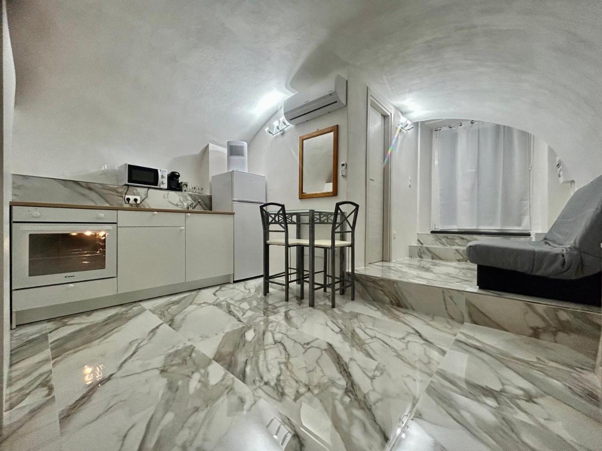 Cave House Apartment مينتون المظهر الخارجي الصورة