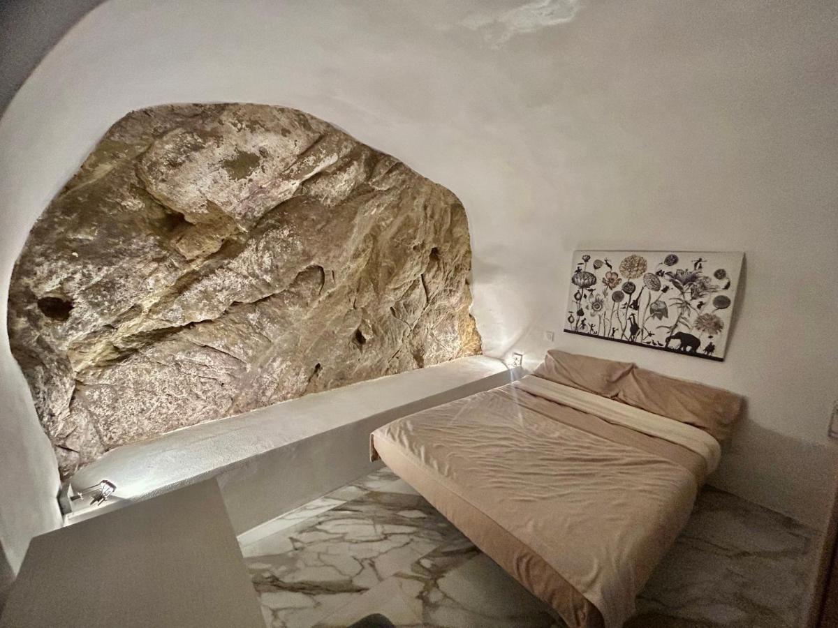 Cave House Apartment مينتون المظهر الخارجي الصورة