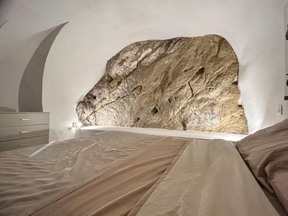 Cave House Apartment مينتون المظهر الخارجي الصورة